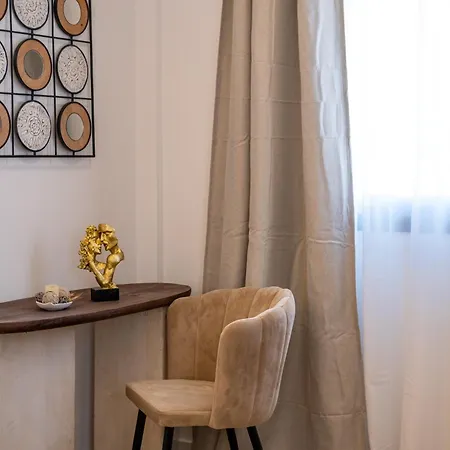 Lazuli Hermes Apartman *